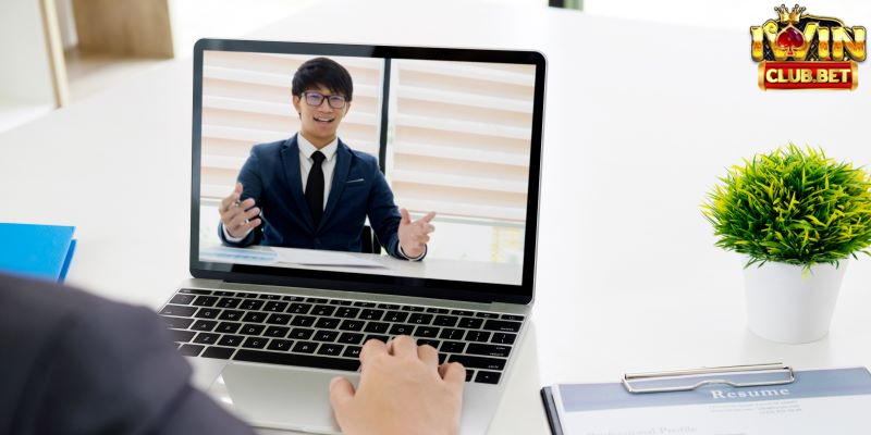 Ứng viên qua điện thoại hoặc Google Meet 